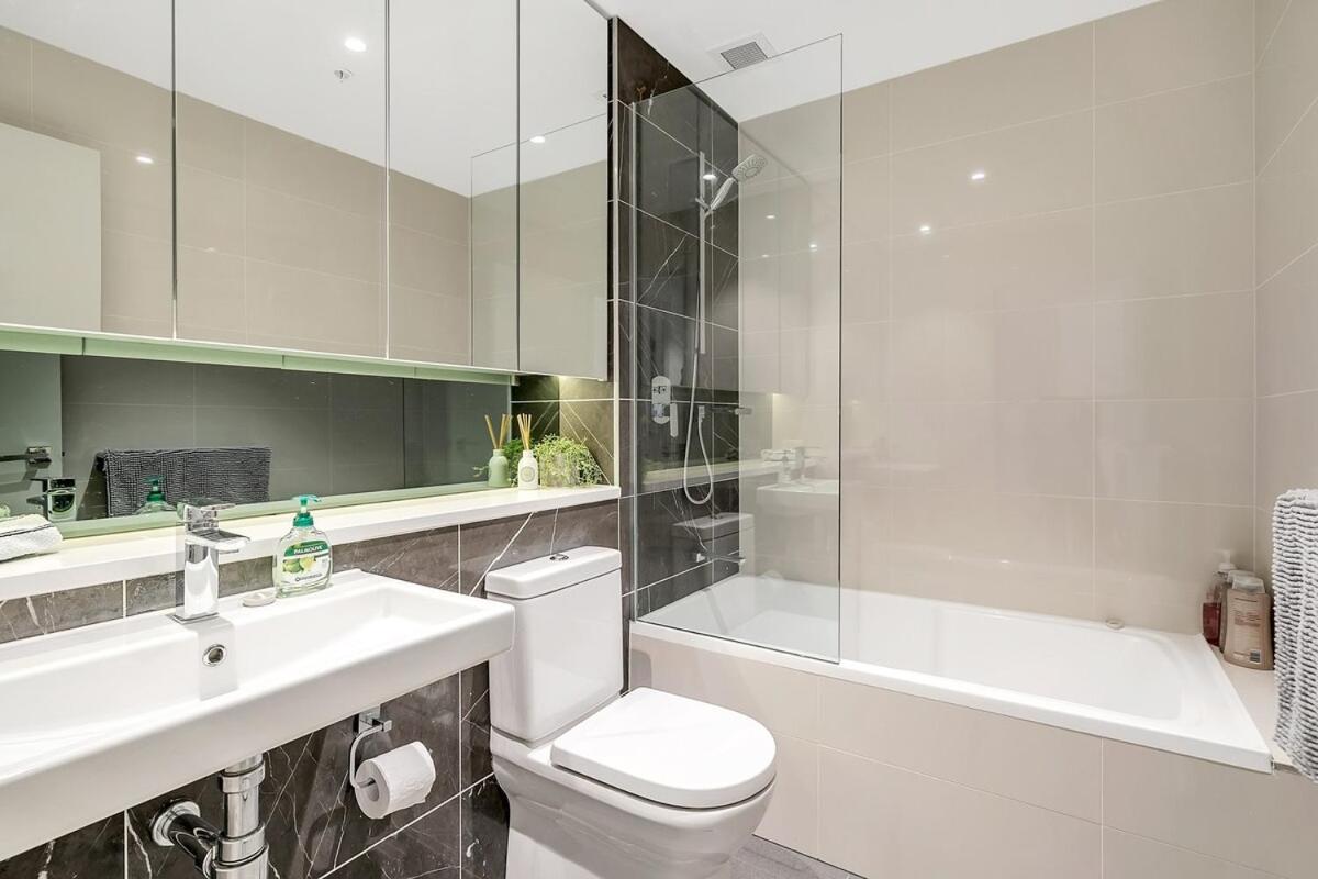 93op Waterview Retreat Abnb-style 2br Free Parking & Near To Mall Apartment